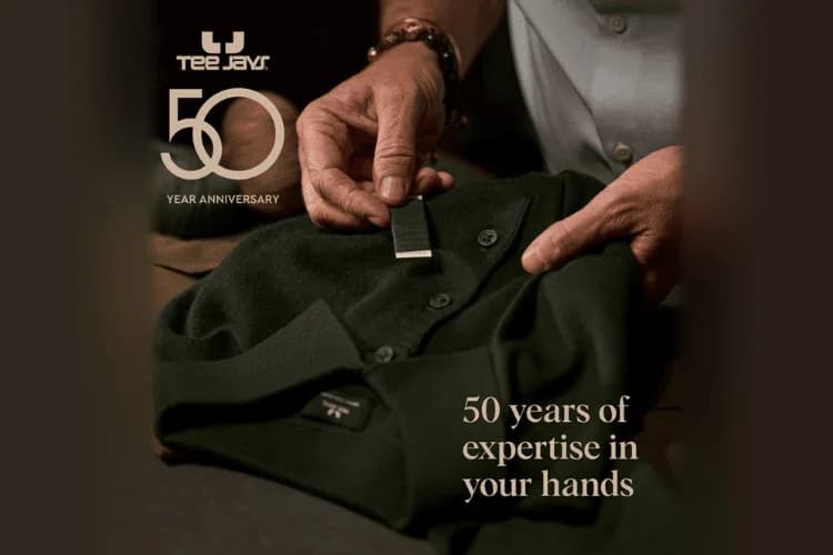 TEE JAYS firar 50 år av premiumtextilier och hantverk