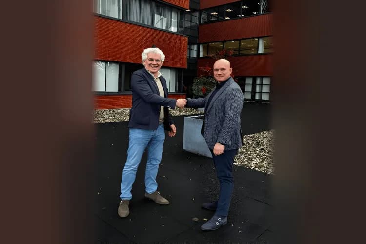 Avgående VD Rob Looye välkomnar Tom te Riele som ny VD för Plato Group