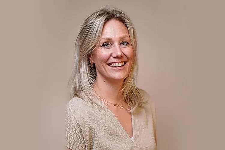 Karlijn Molenbroek stärker teamet på Baltus Bloembollen